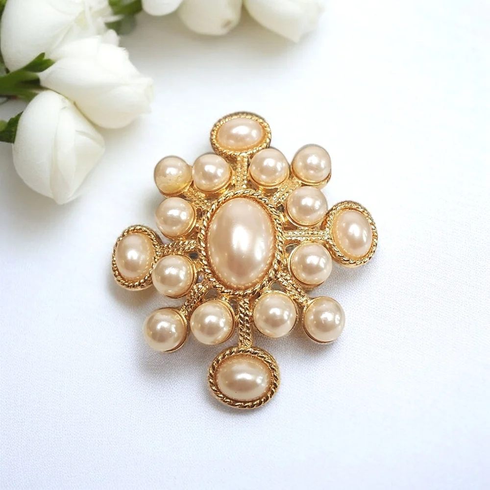 JOAN RIVERS Vintage Imperial Maltese Cross Pearl Brooch - Picture 3 of 4